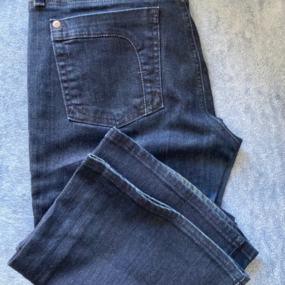 Fidelity denim women’s dark flare jeans / 30 inch waist and 29 inch inseam - Picture 3 of 6